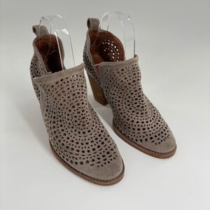Jeffrey Campbell Rosalee Bootie Taupe Greige Ankle Boots Laser Cutout Design 7.5